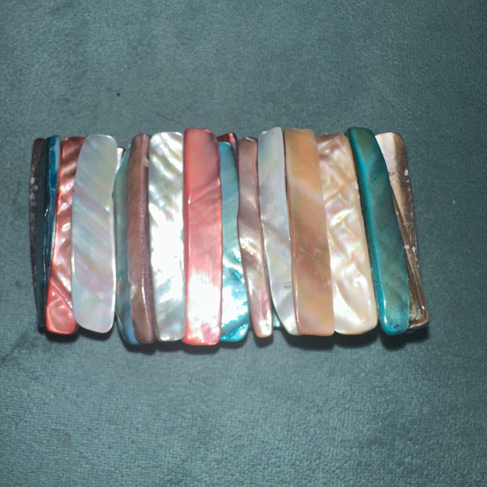 Colored Shell Cuff Elastic Bracelet - image 3